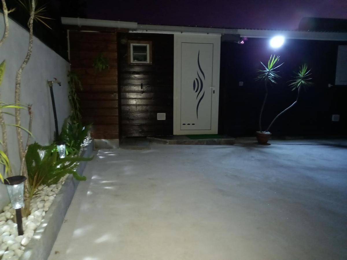 Vila La Caz A David Trois Bassins Exteriér fotografie